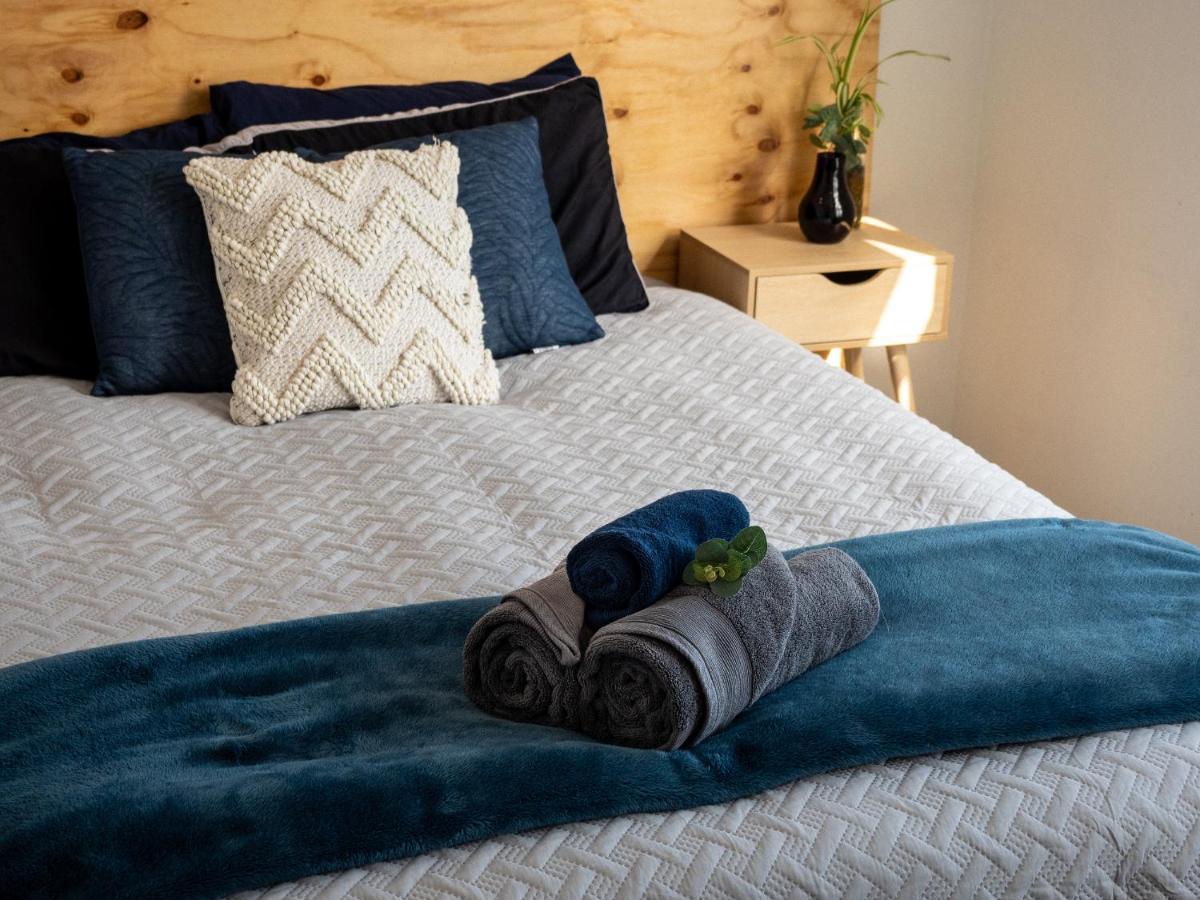 Surf N Stay Whangamata Buitenkant foto