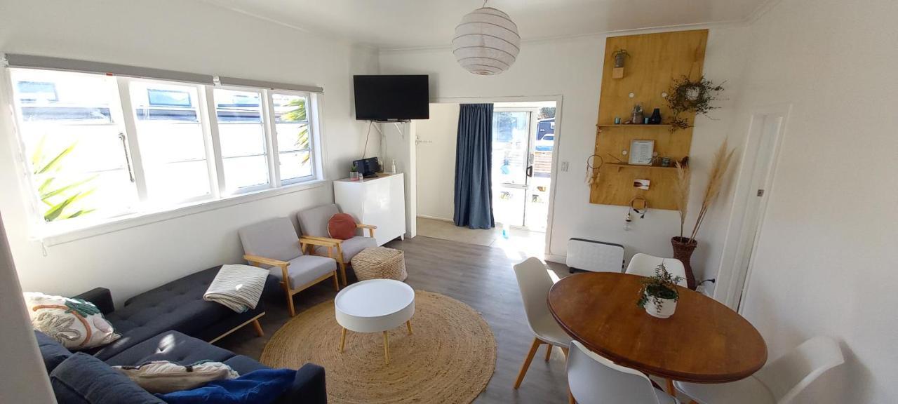 Surf N Stay Whangamata Buitenkant foto