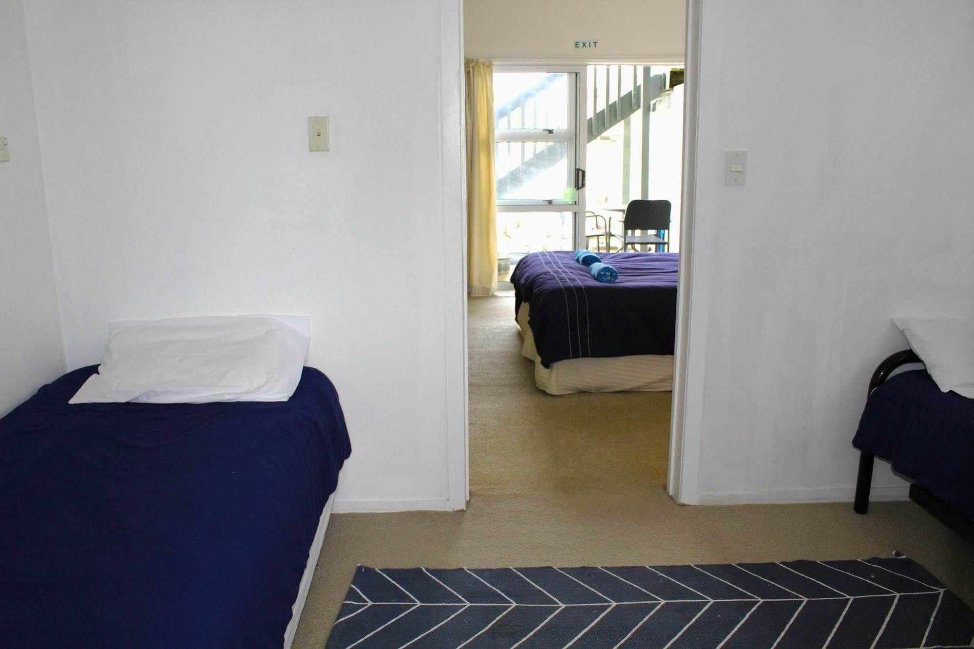 Surf N Stay Whangamata Buitenkant foto